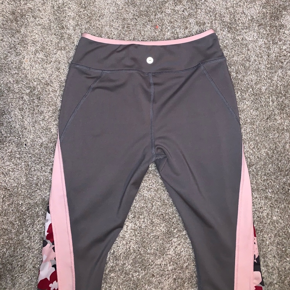 Avia Gray floral leggings size girls M (7-8) - Picture 9 of 9